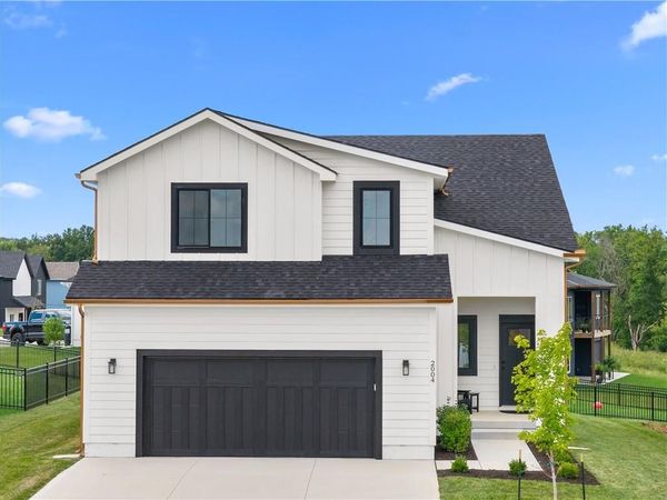2004 Oak Ridge Drive, Oak Grove, MO 64075