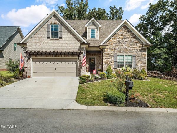 102 Chalmette Way, Lenoir City, TN 37772