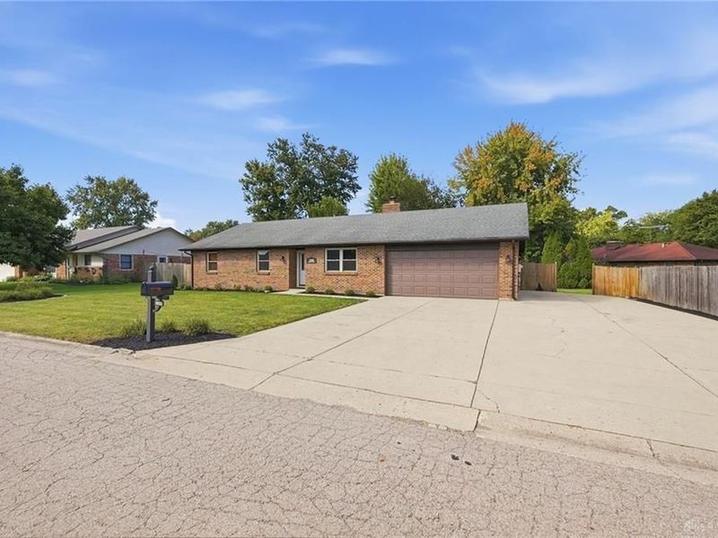 3080 Magnolia Drive, Troy, OH 45373 Photo 2