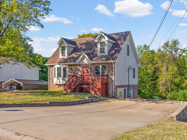 706 Green Valley Ct, Clarksville, TN 37042