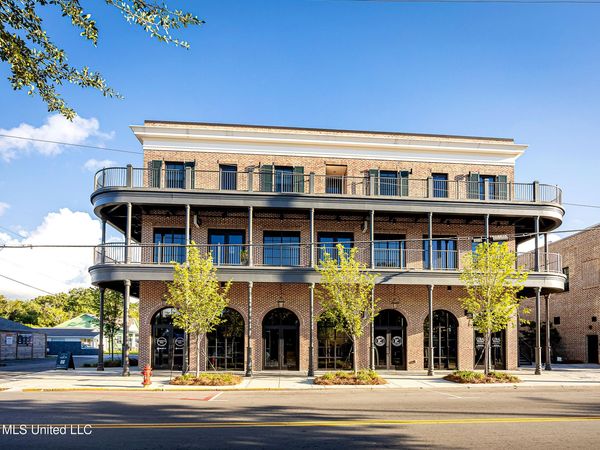 1515 Government Street, Ocean Springs, MS 39564