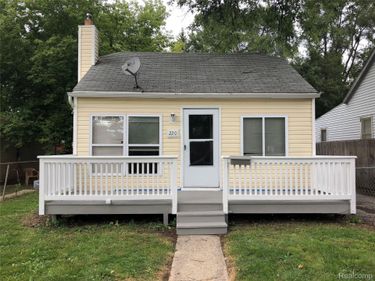 220 W Columbia Avenue, Pontiac, Mi 48340
