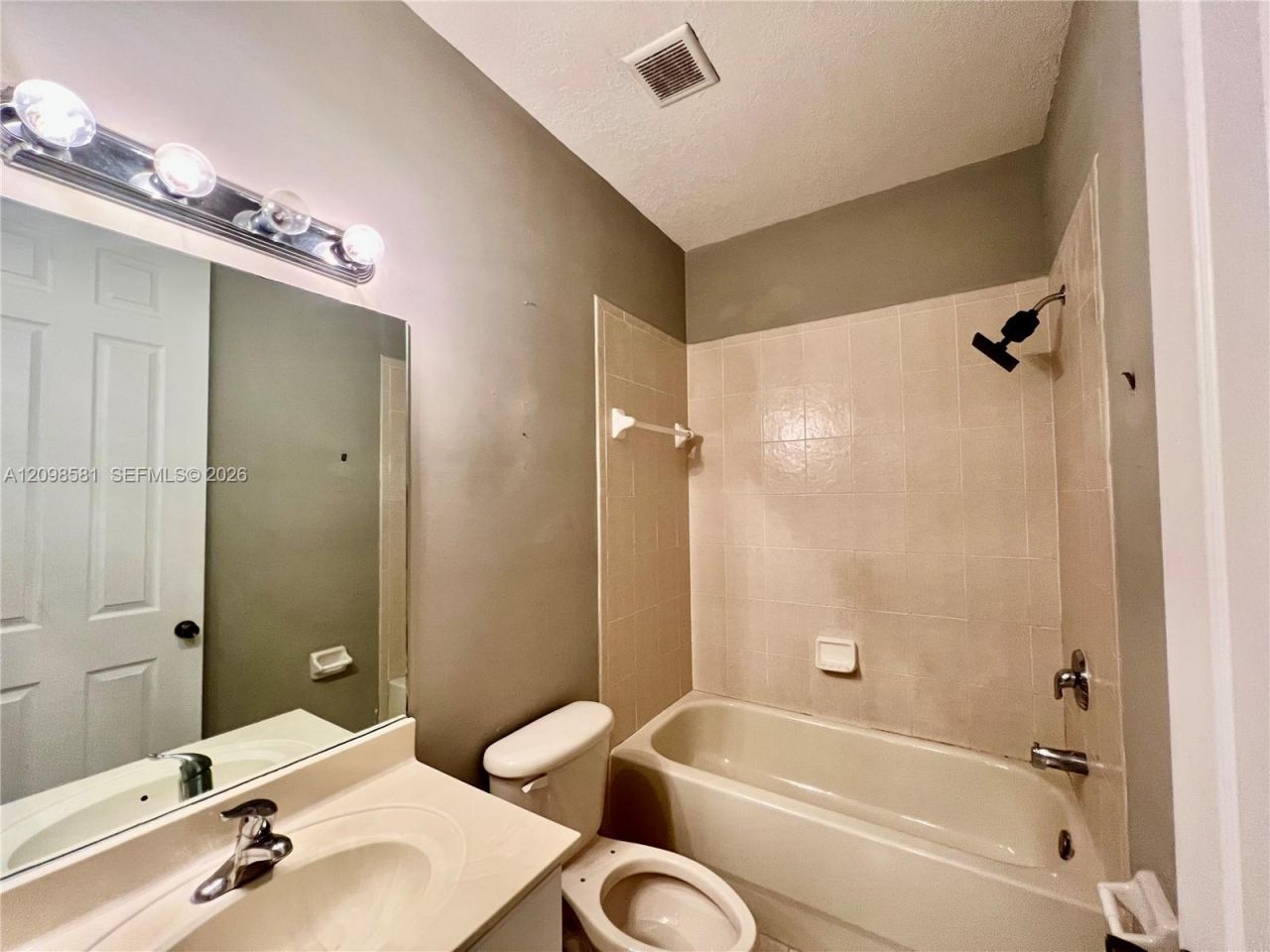 646 NE 35th Ave, Unit 646, Homestead, FL 33033 Photo