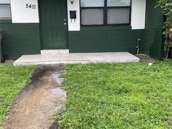 5411 SW 37th St , West Park, FL 33023