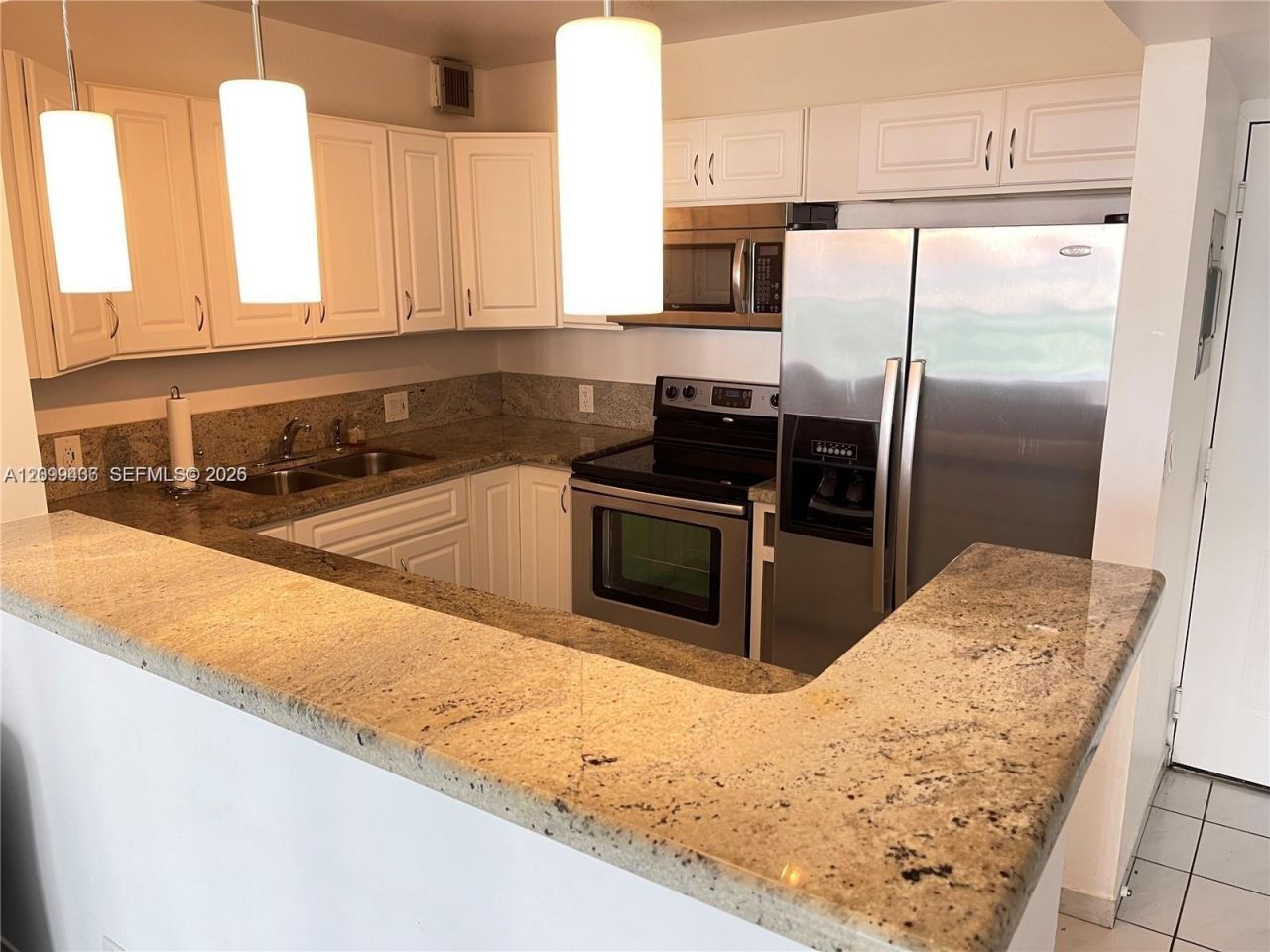100 Bayview Dr , Unit 812, Sunny Isles Beach, FL 33160 Photo