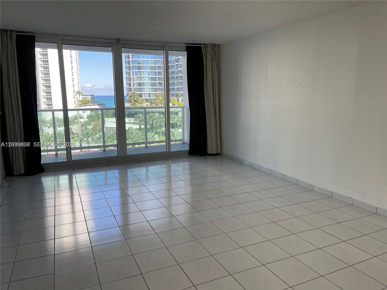 100 Bayview Dr , Unit 812, Sunny Isles Beach, FL 33160 Photo