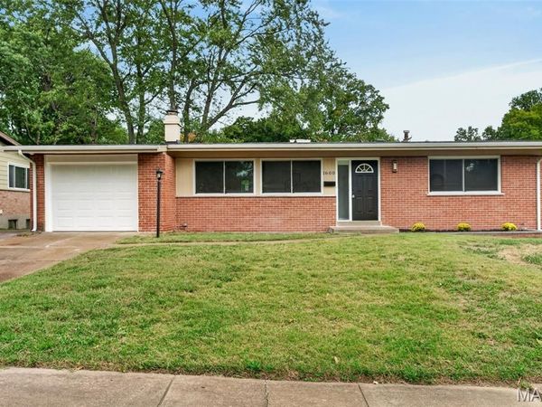 1600 Gallant Fox Drive , Florissant, MO 63033