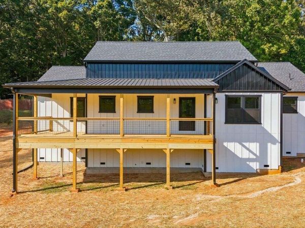 105 Van Stowe Rd, Harriman, TN 37748