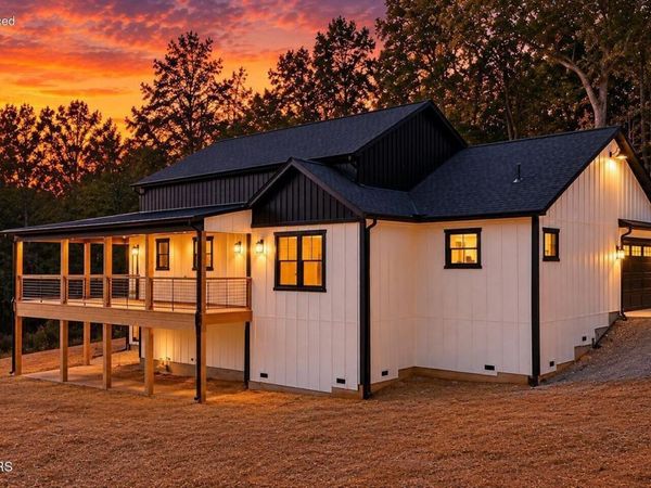 105 Van Stowe Rd, Harriman, TN 37748