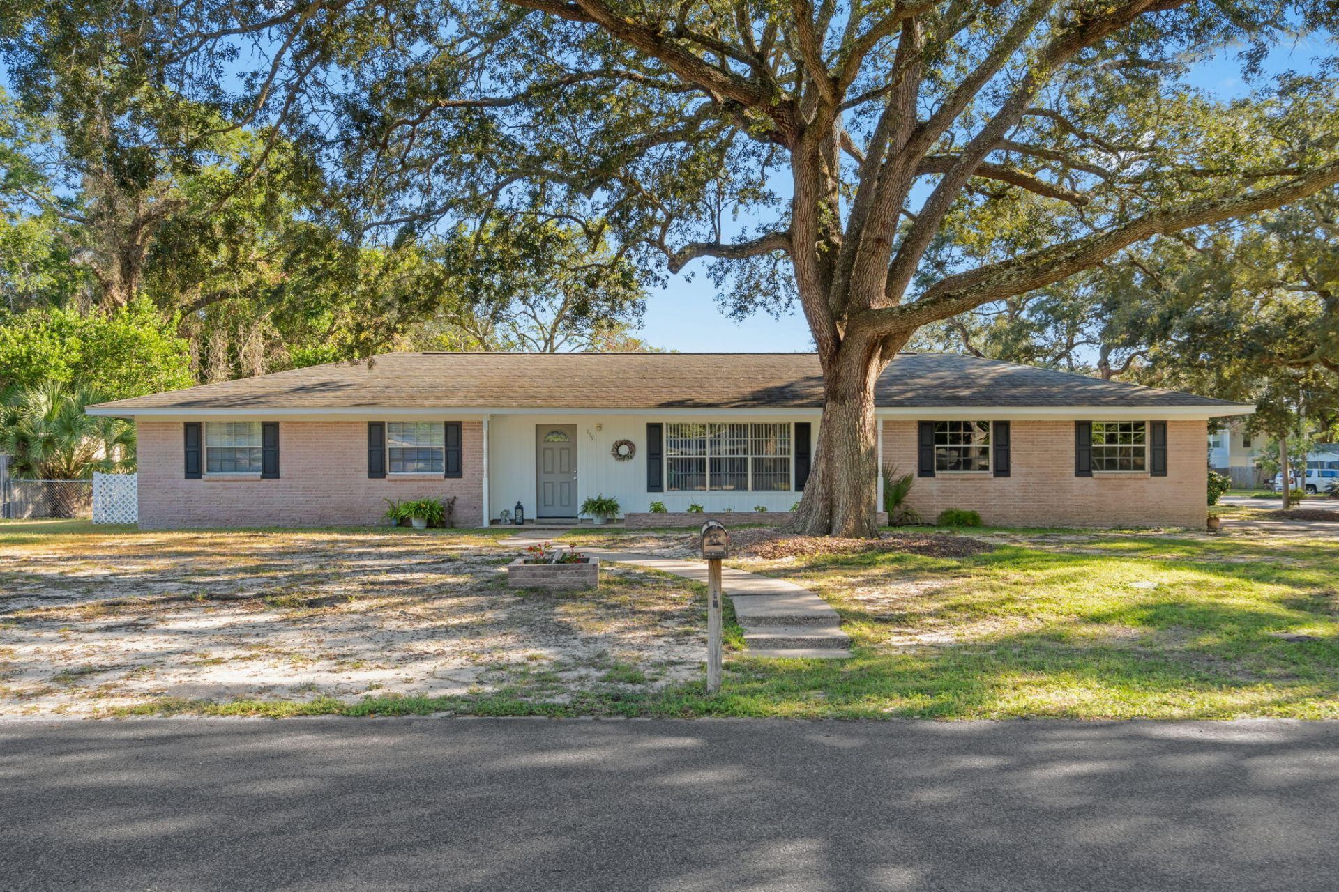 119 Jamestown Avenue, Fort Walton Beach, FL 32547 Main Photo