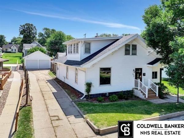 714 N Iowa Avenue, York, NE 68467