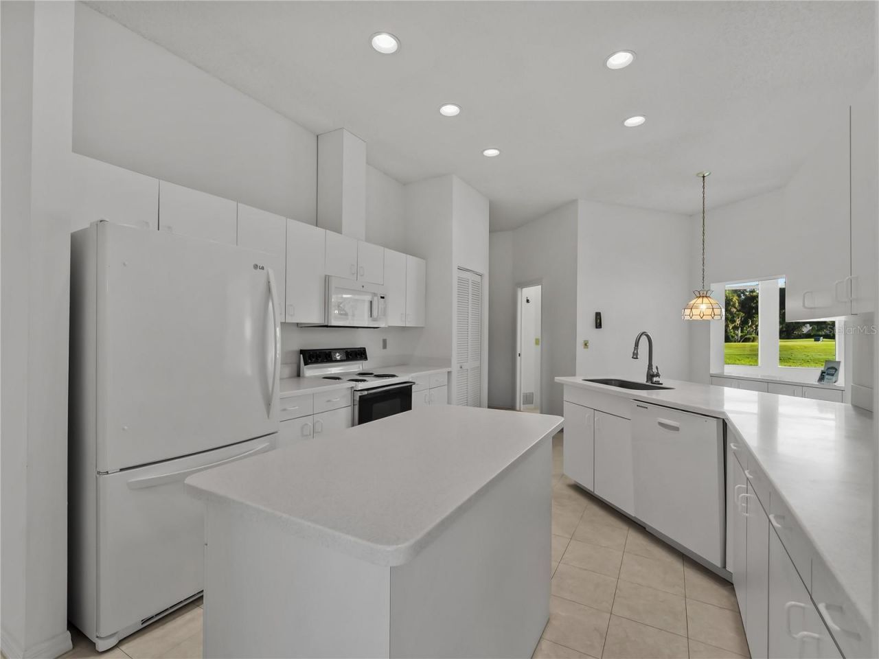 5121 Palm Aire Drive , Sarasota, FL 34243 Photo