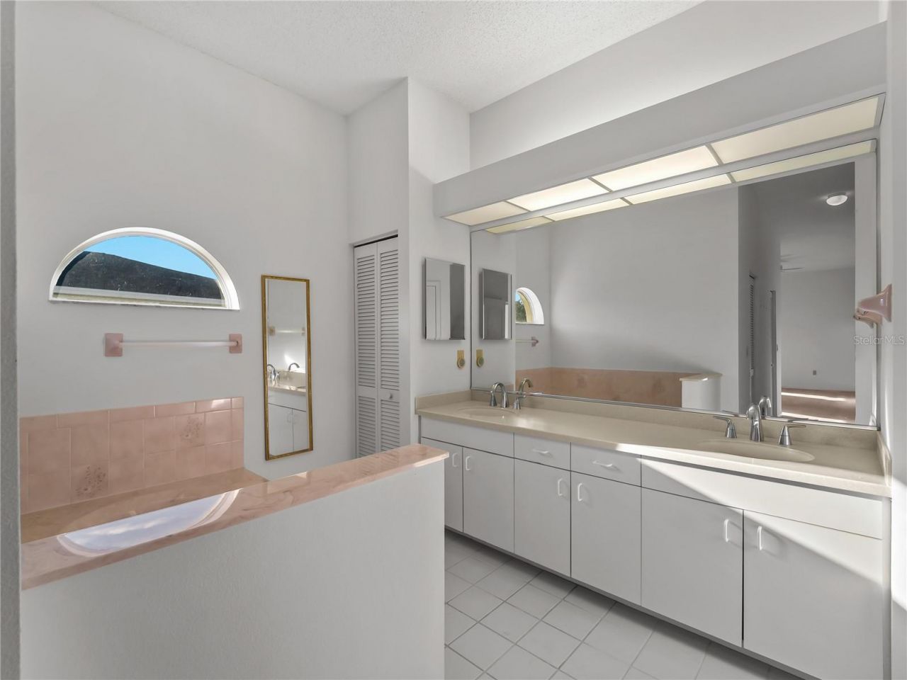 5121 Palm Aire Drive , Sarasota, FL 34243 Photo