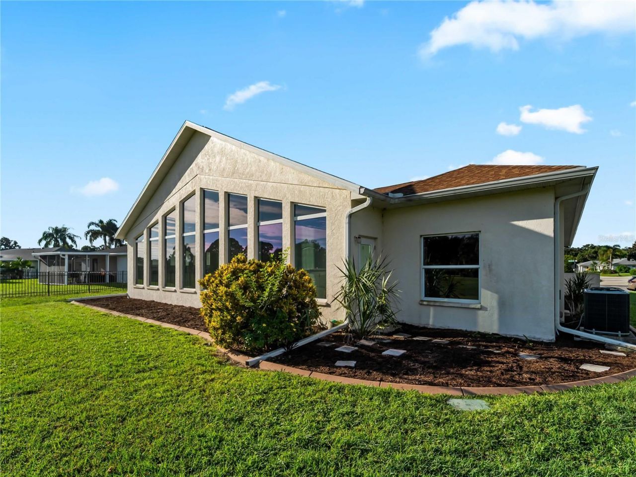 5121 Palm Aire Drive , Sarasota, FL 34243 Photo