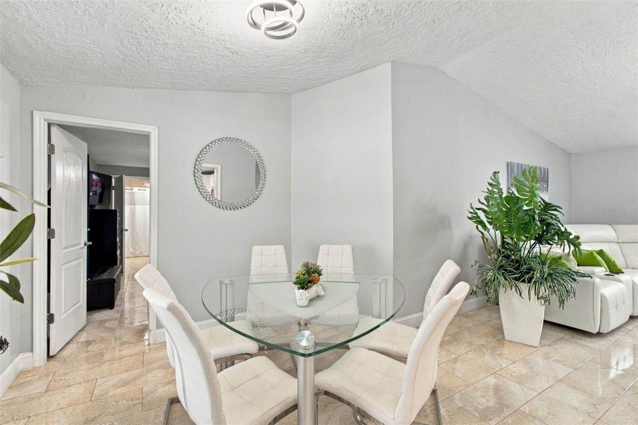 1325 Oakcrest Drive , Brandon, FL 33510 Photo