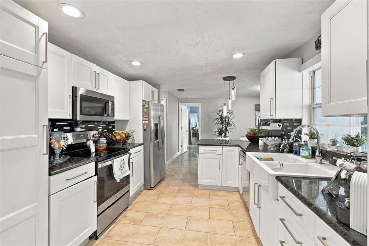 1325 Oakcrest Drive , Brandon, FL 33510 Photo