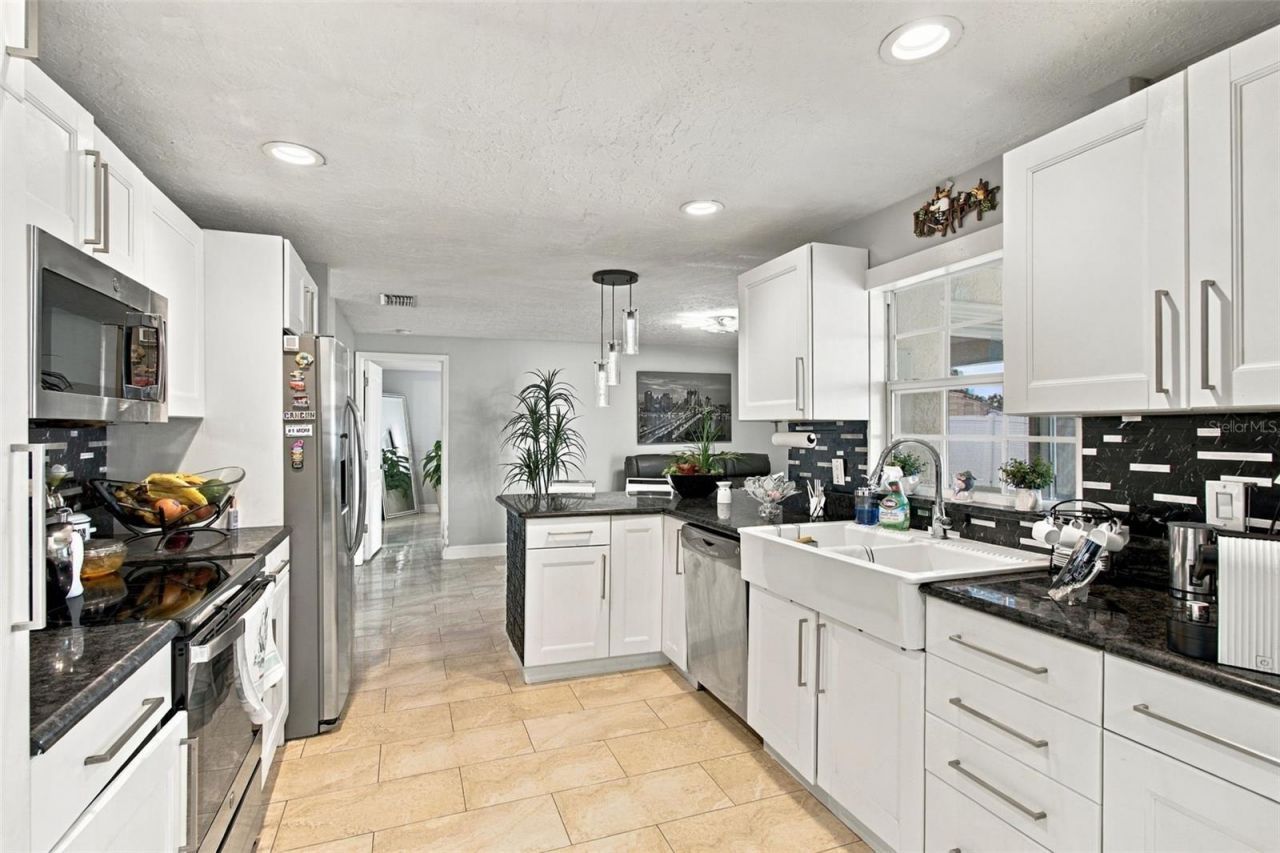1325 Oakcrest Drive , Brandon, FL 33510 Photo