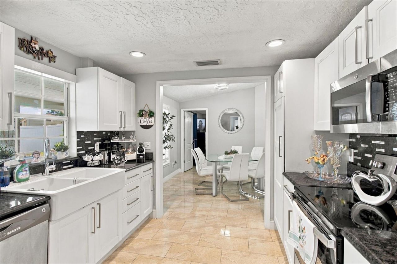 1325 Oakcrest Drive , Brandon, FL 33510 Photo