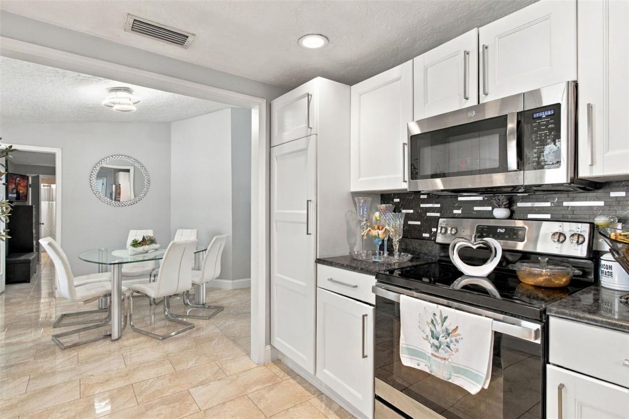 1325 Oakcrest Drive , Brandon, FL 33510 Photo