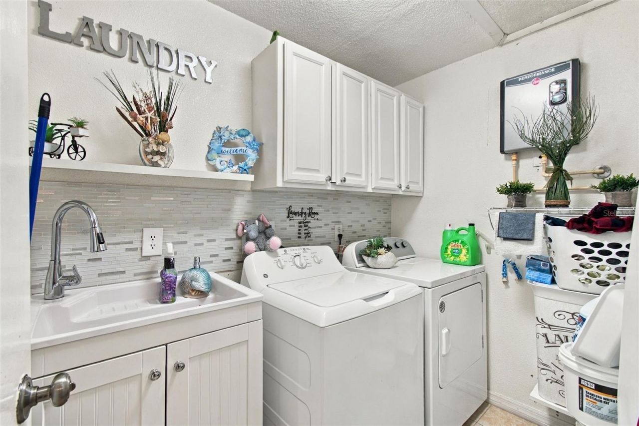 1325 Oakcrest Drive , Brandon, FL 33510 Photo