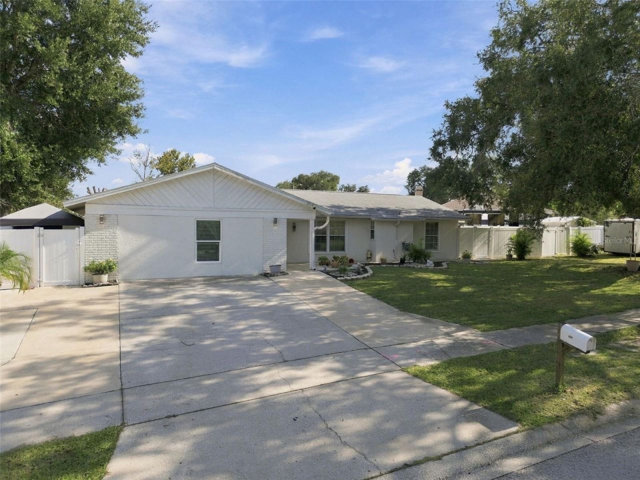 1325 Oakcrest Drive , Brandon, FL 33510 Photo