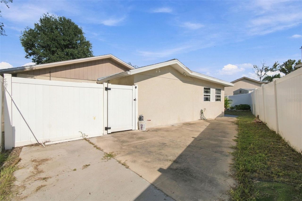 1325 Oakcrest Drive , Brandon, FL 33510 Photo