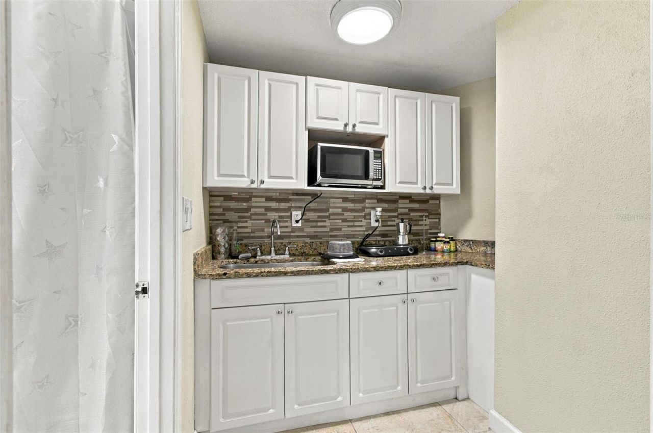 1325 Oakcrest Drive , Brandon, FL 33510 Photo