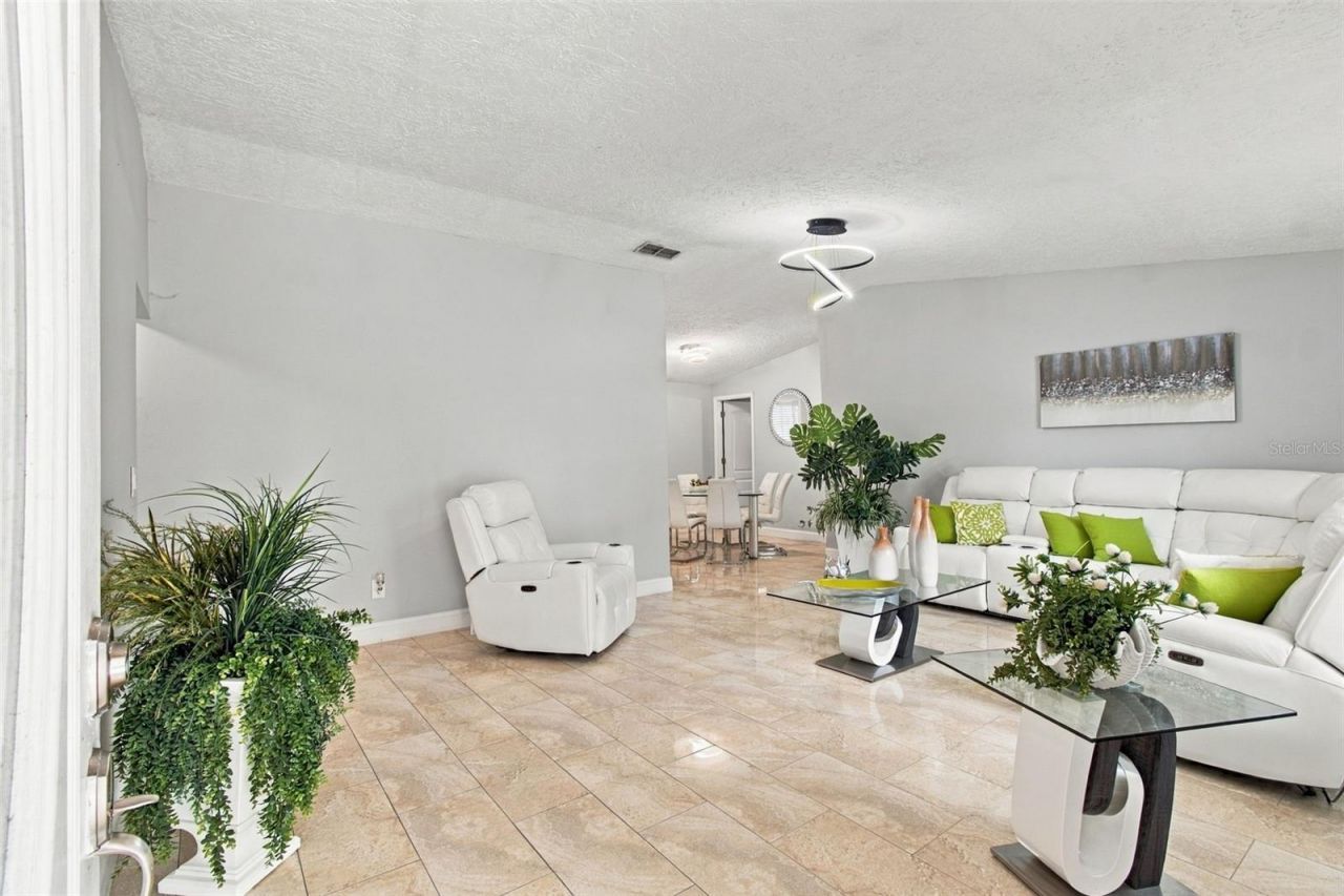 1325 Oakcrest Drive , Brandon, FL 33510 Photo