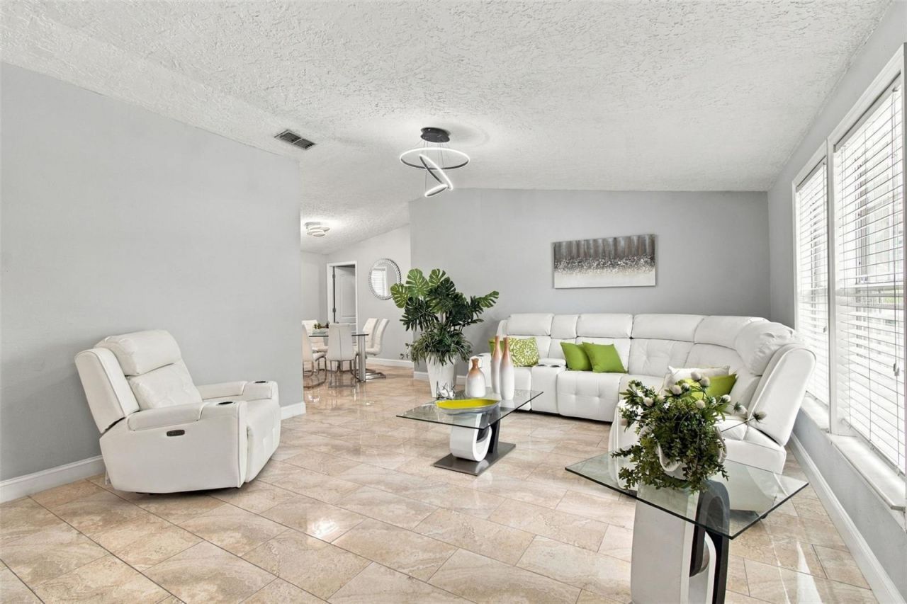 1325 Oakcrest Drive , Brandon, FL 33510 Photo