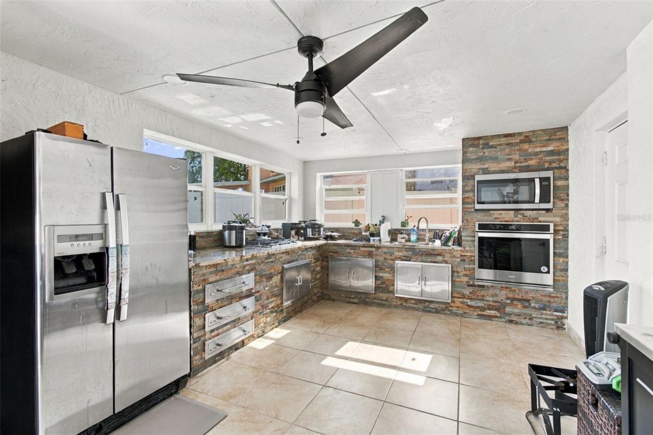 1325 Oakcrest Drive , Brandon, FL 33510 Photo