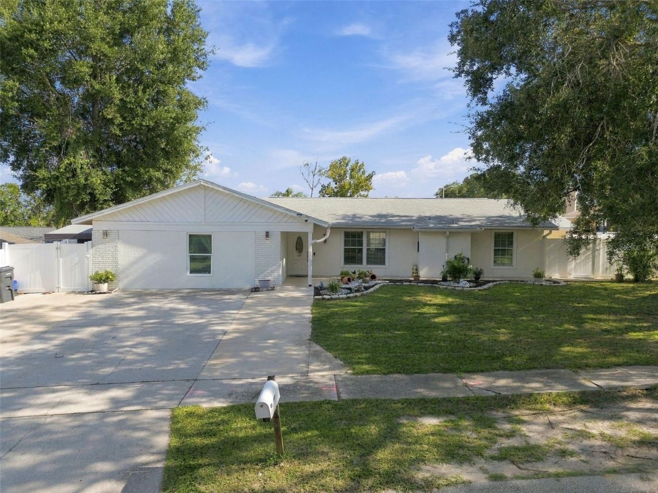 1325 Oakcrest Drive , Brandon, FL 33510 Photo
