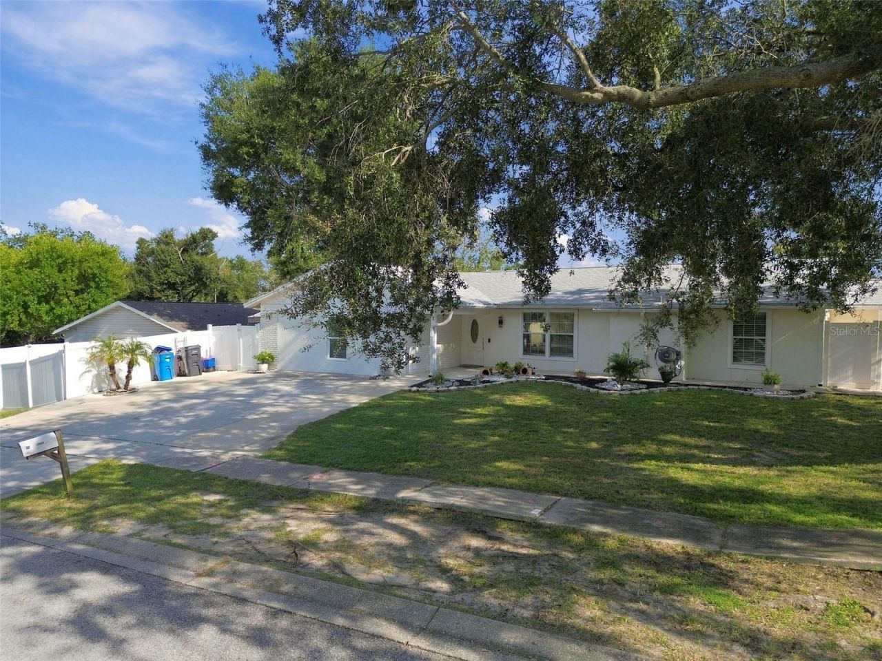 1325 Oakcrest Drive , Brandon, FL 33510 Photo