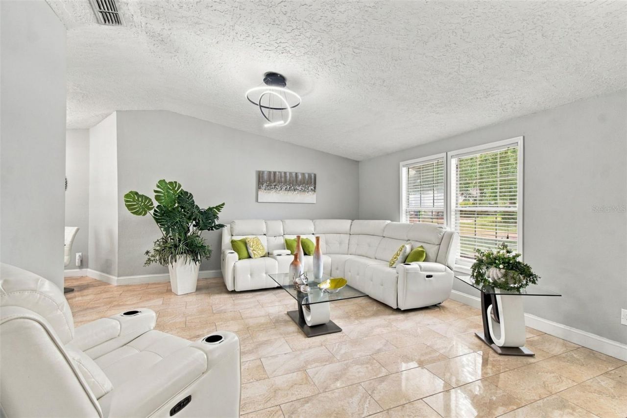 1325 Oakcrest Drive , Brandon, FL 33510 Photo