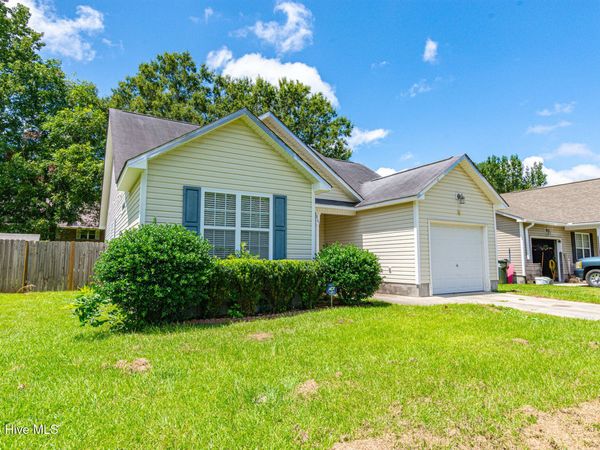 606 Mattocks Avenue, Maysville, NC 28555
