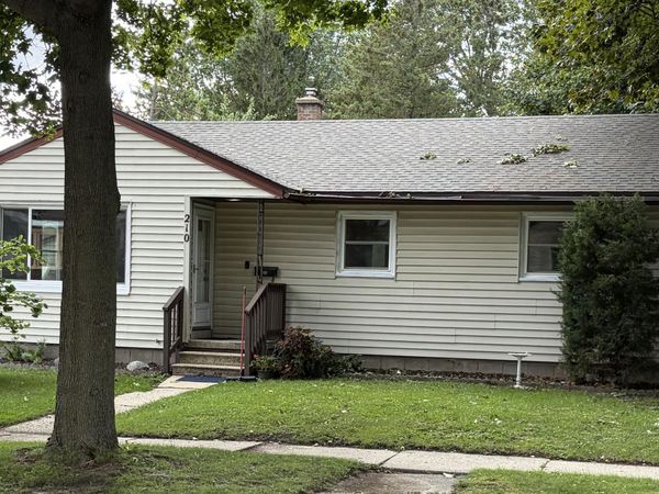 210 N Monroe St, Watertown, WI 53094
