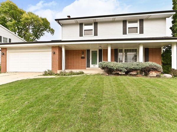 4930 Saxony Ln, Greendale, WI 53129