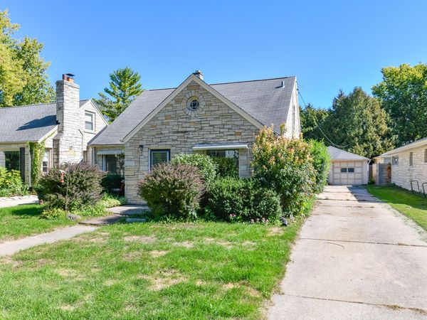 2616 N 96th St, Wauwatosa, WI 53226