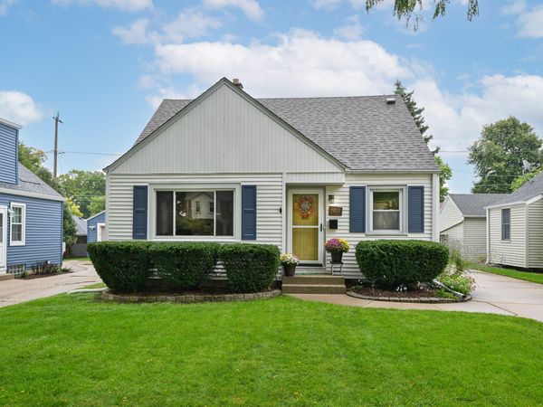 2610 N 75th St, Wauwatosa, WI 53213