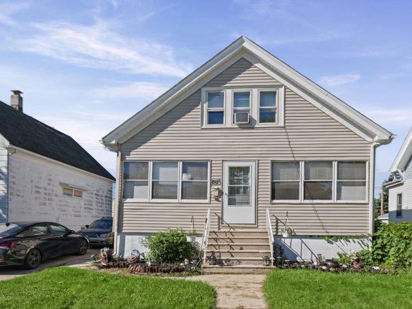 3815 S Pennsylvania Ave, Saint Francis, WI 53235