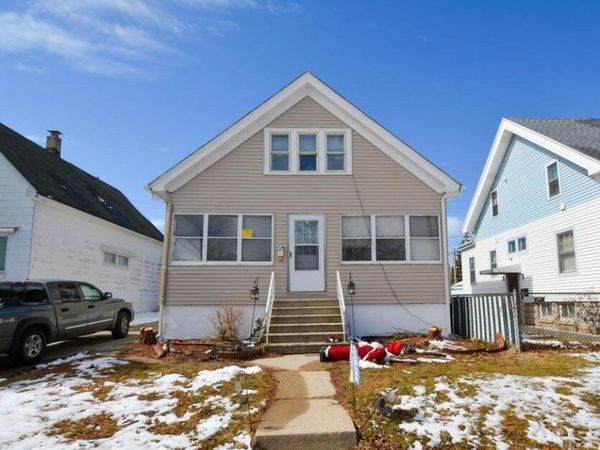 3815 S Pennsylvania Ave, Saint Francis, WI 53235