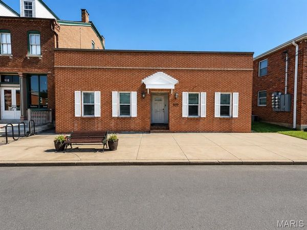 305 Rue Saint Francois Street, Florissant, MO 63031
