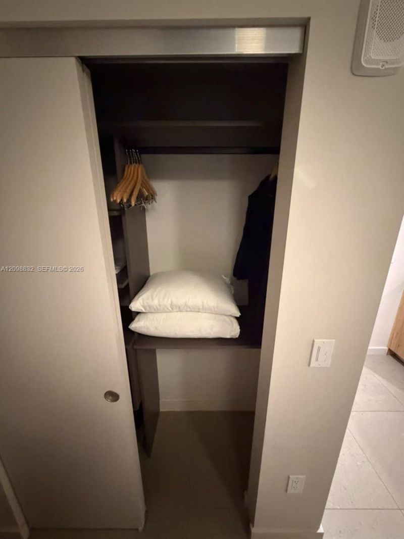 11 NE 6th St , Unit 406, Miami, FL 33132 Photo