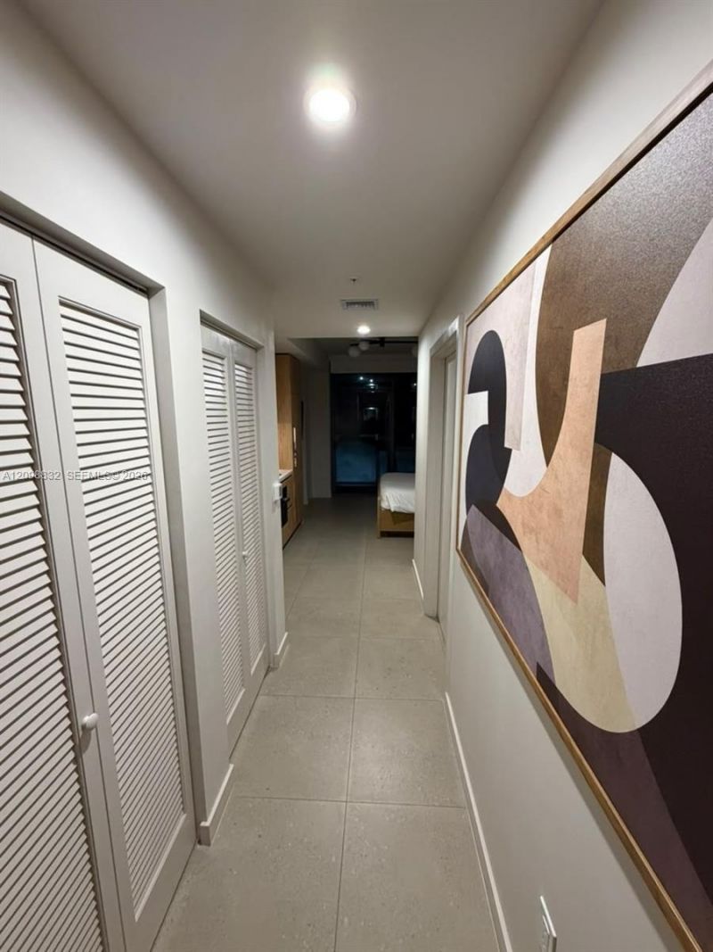 11 NE 6th St , Unit 406, Miami, FL 33132 Photo