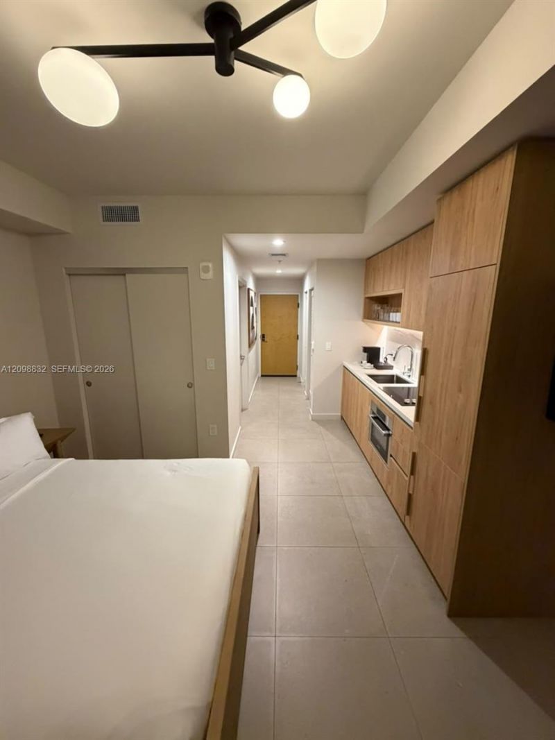 11 NE 6th St , Unit 406, Miami, FL 33132 Photo