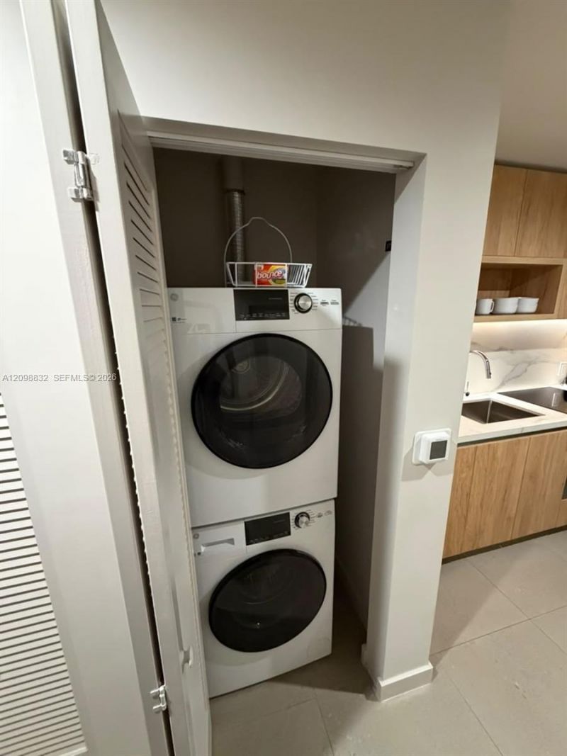 11 NE 6th St , Unit 406, Miami, FL 33132 Photo