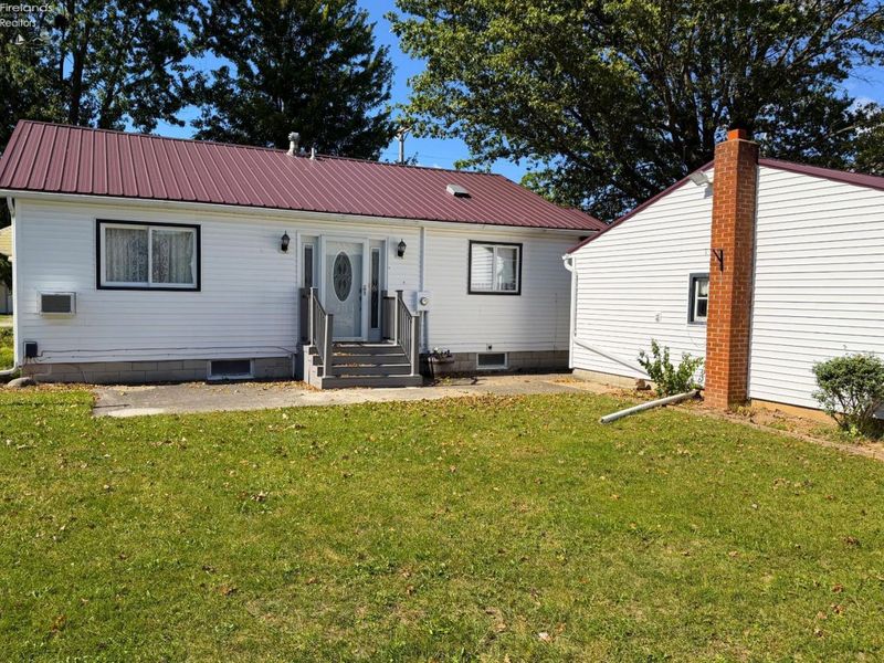 103 S Buckeye Drive, Attica, OH 44807 Photo 2