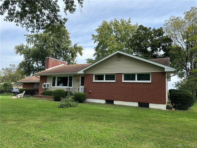 8352 Crestway Road, Clayton, OH 45315 Photo 1