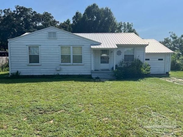 301 Lakewood Rd, Pensacola, FL 32507