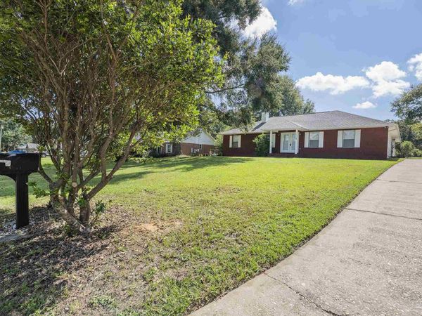 1009 Rachel Cir, Cantonment, FL 32533