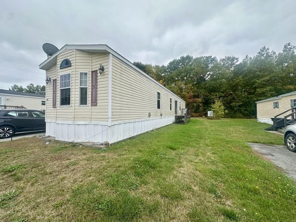 308 Cedar Falls Park , Bangor, ME 04401
